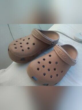 CROCS Unisex Clog in Brown W9 Men7